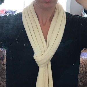 Extra long Gap cream color scarf